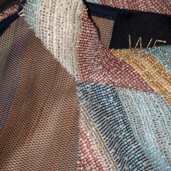 Beautiful striped W5 top - Picture 6 of 7